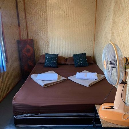 J Giant Hostel Chiang Mai Esterno foto