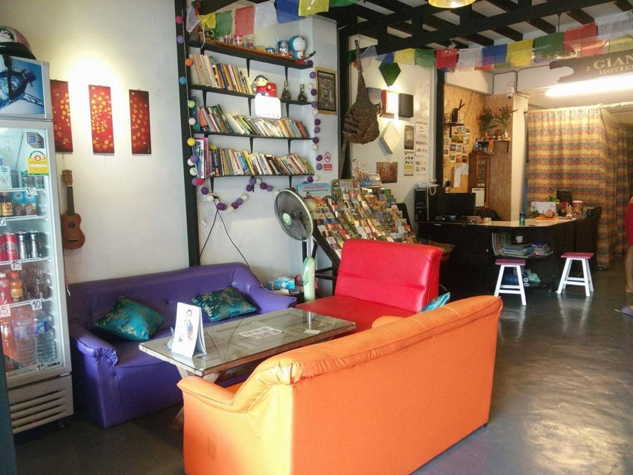 J Giant Hostel Chiang Mai Esterno foto