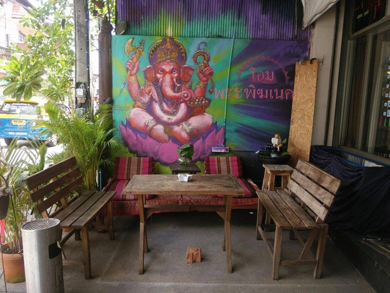 J Giant Hostel Chiang Mai Esterno foto