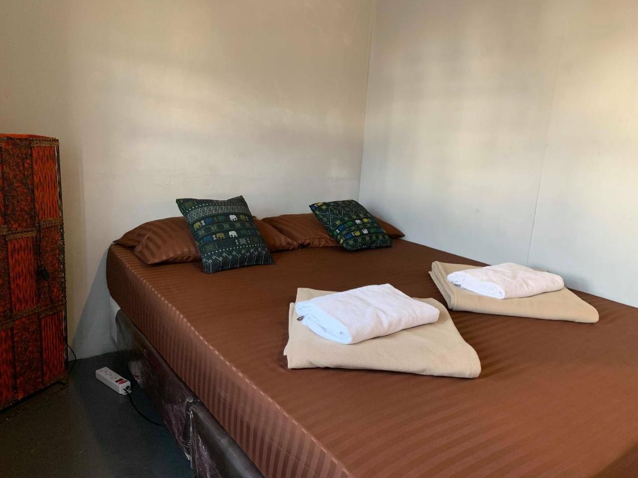 J Giant Hostel Chiang Mai Esterno foto