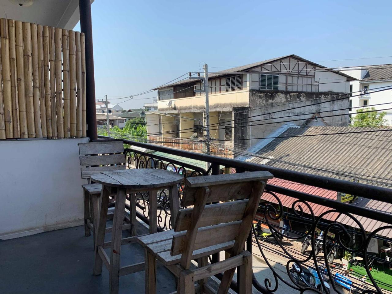 J Giant Hostel Chiang Mai Esterno foto