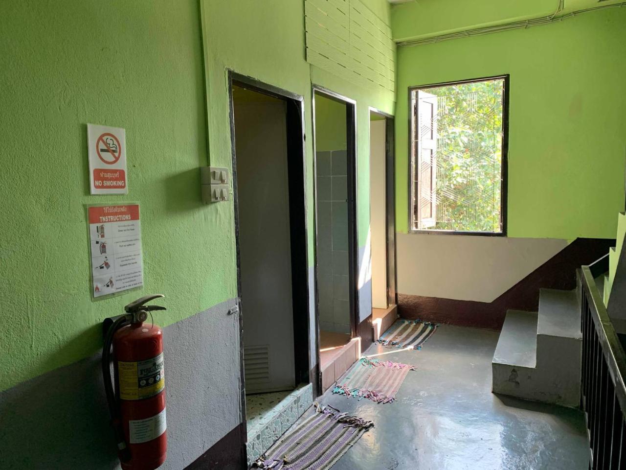 J Giant Hostel Chiang Mai Esterno foto