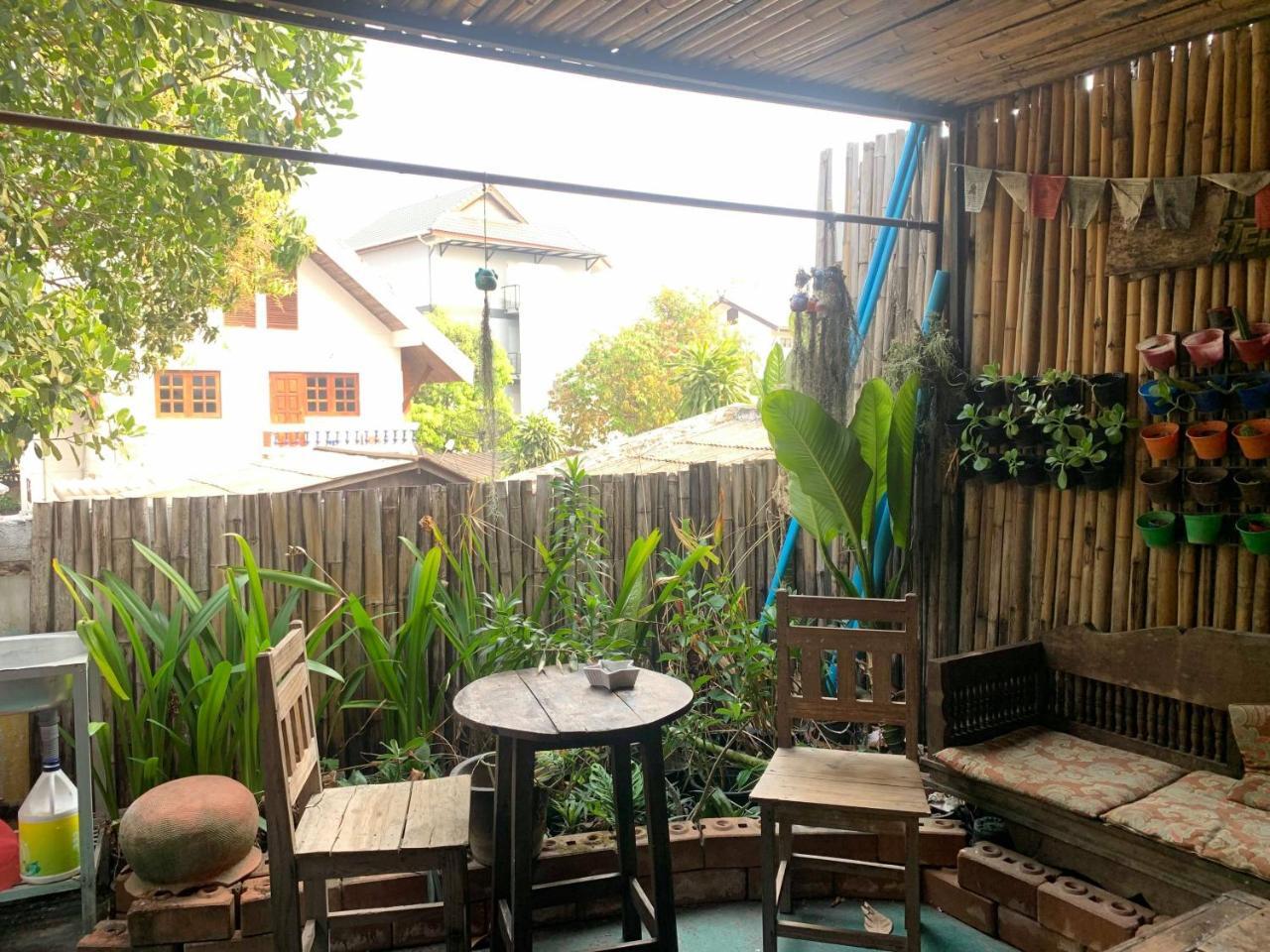 J Giant Hostel Chiang Mai Esterno foto