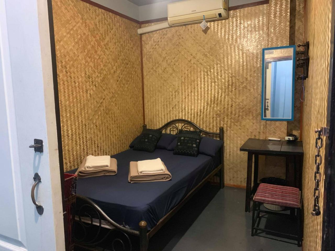 J Giant Hostel Chiang Mai Esterno foto